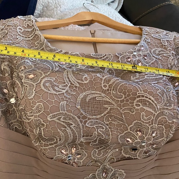 Woman’s formal dress worn once great condition size 10/12 taupe color - Picture 7 of 15